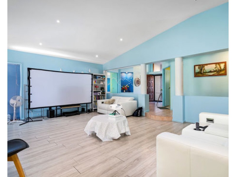 31 Nottinghill Gate Drive, Arundel QLD 4214