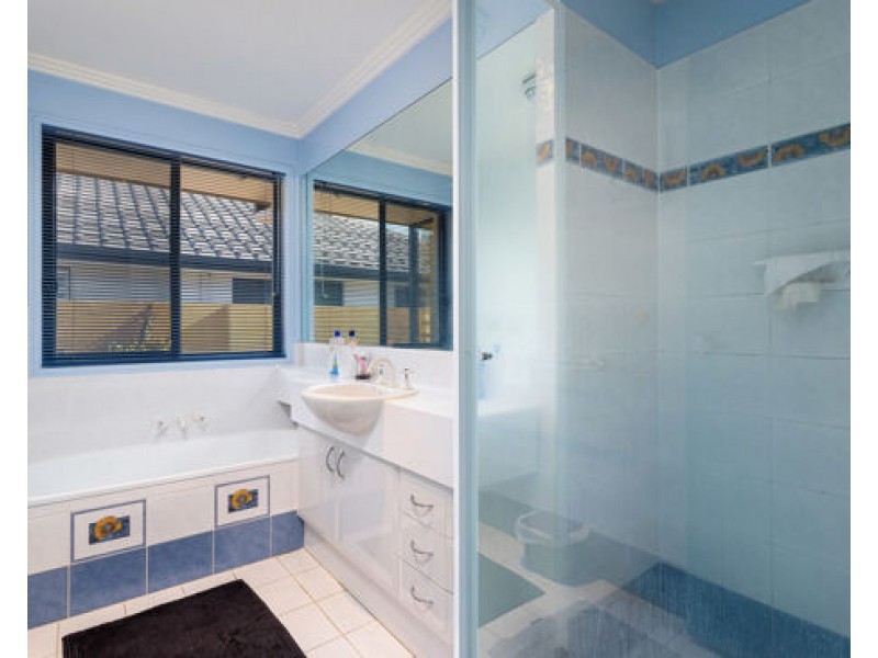 31 Nottinghill Gate Drive, Arundel QLD 4214