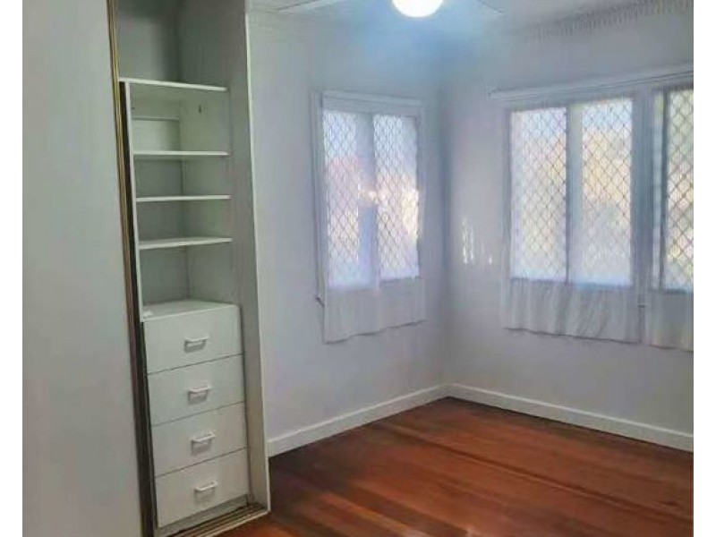 14 Lloyd Street, Camp Hill QLD 4152