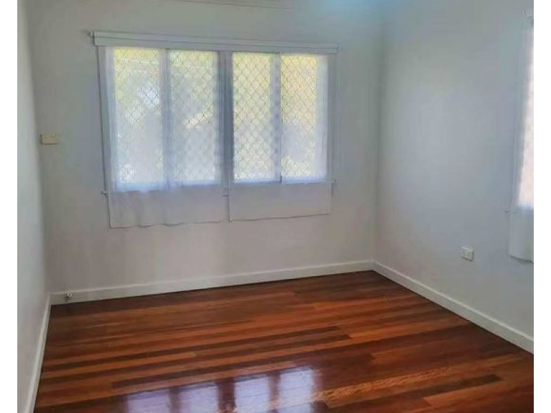 14 Lloyd Street, Camp Hill QLD 4152