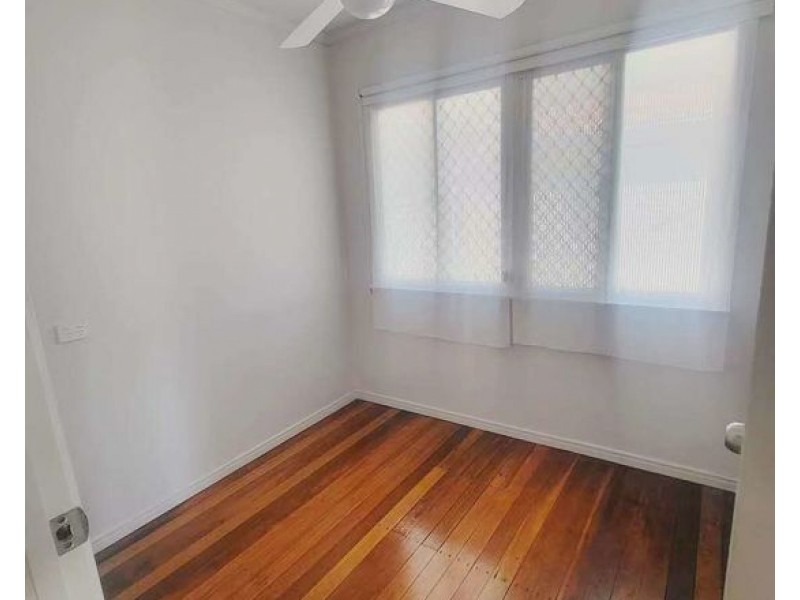 14 Lloyd Street, Camp Hill QLD 4152