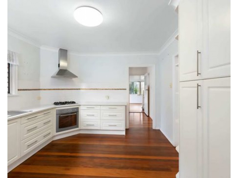 14 Lloyd Street, Camp Hill QLD 4152