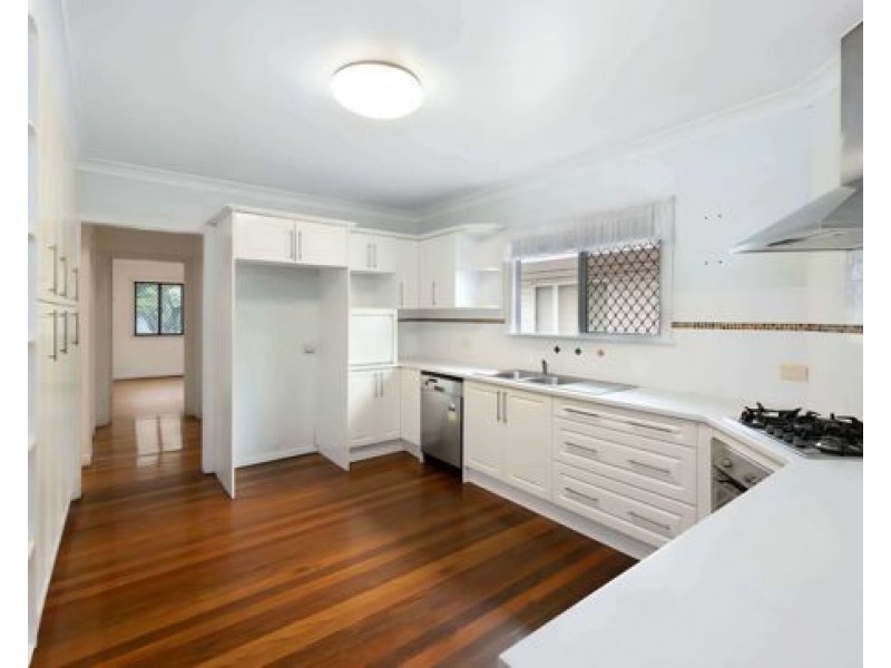 14 Lloyd Street, Camp Hill QLD 4152