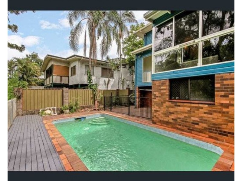 88 Nicholson St, Greenslopes QLD 4120