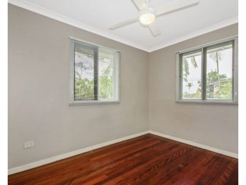 88 Nicholson St, Greenslopes QLD 4120