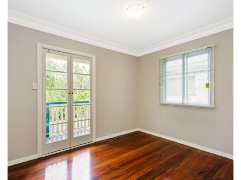 88 Nicholson St, Greenslopes QLD 4120