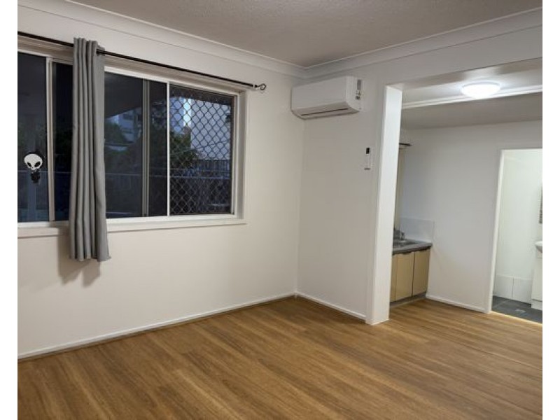 139 Falconer Street, Southport QLD 4215