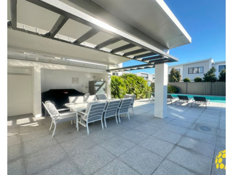 18/37 Sickle Avenue, Hope Island QLD 4212