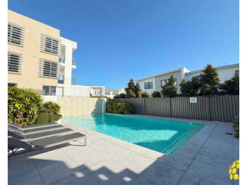 18/37 Sickle Avenue, Hope Island QLD 4212