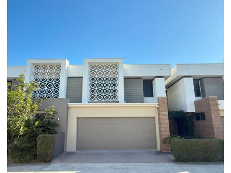 18/37 Sickle Avenue, Hope Island QLD 4212