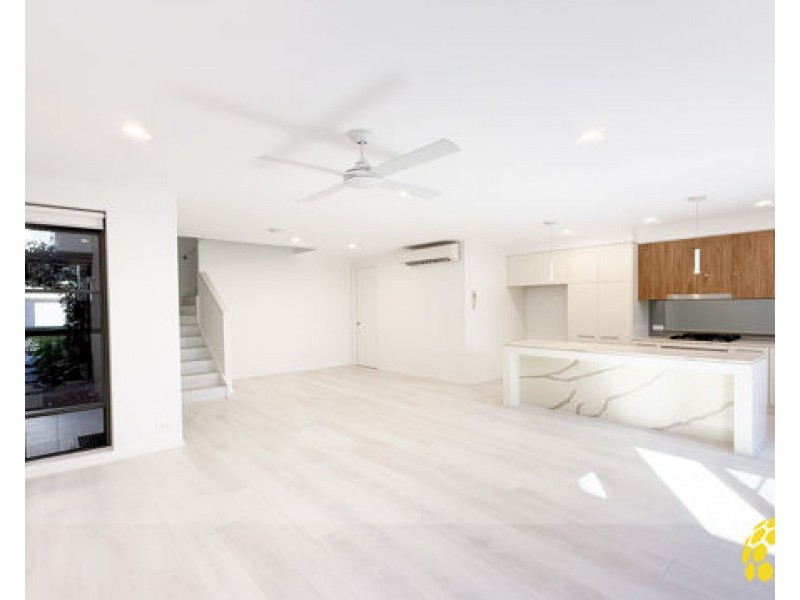 18/37 Sickle Avenue, Hope Island QLD 4212