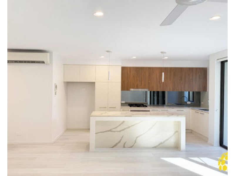 18/37 Sickle Avenue, Hope Island QLD 4212