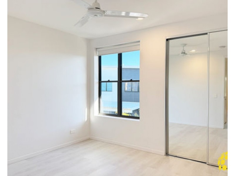 18/37 Sickle Avenue, Hope Island QLD 4212