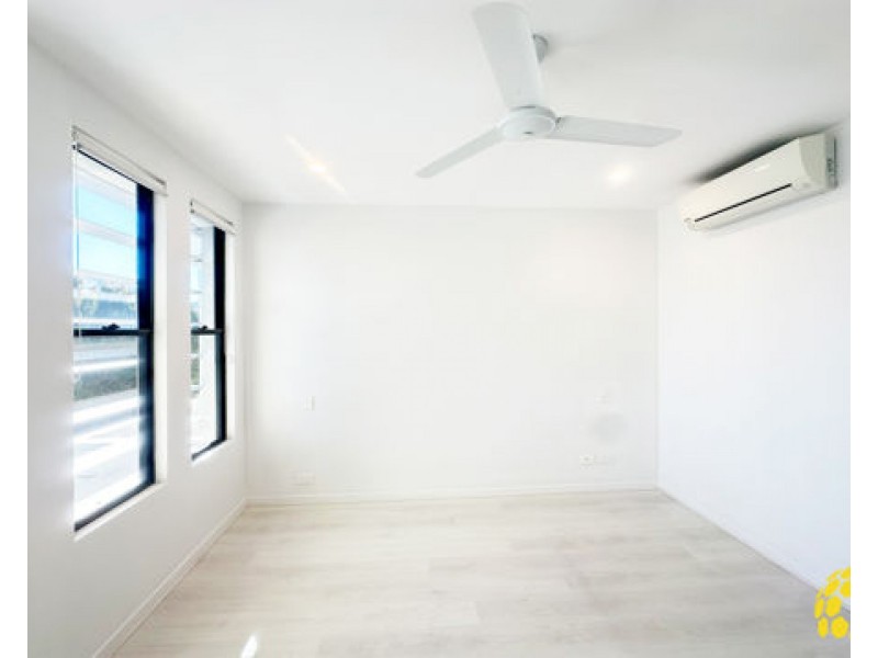 18/37 Sickle Avenue, Hope Island QLD 4212