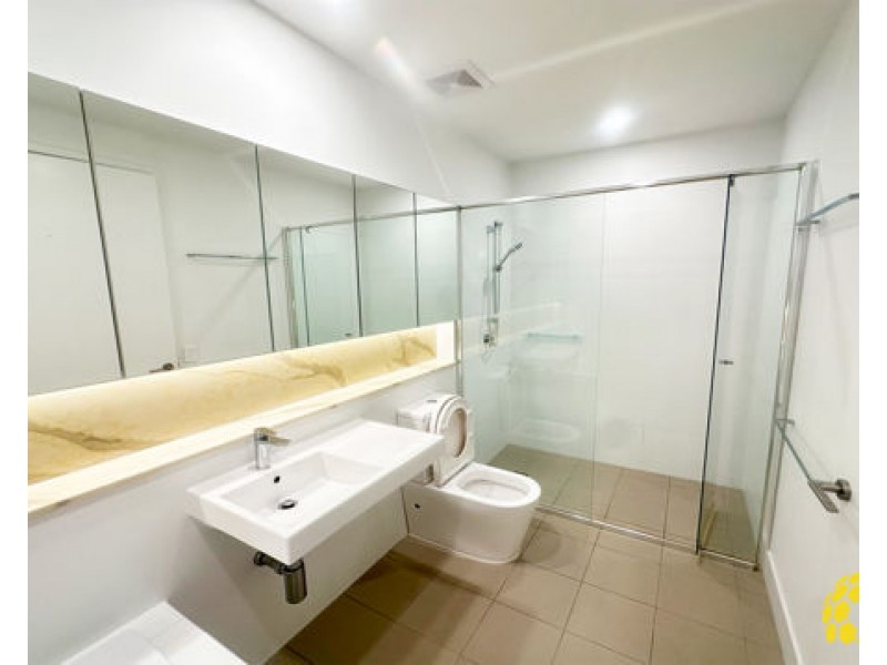 18/37 Sickle Avenue, Hope Island QLD 4212