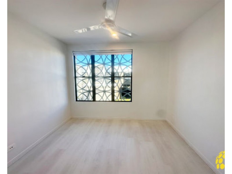 18/37 Sickle Avenue, Hope Island QLD 4212