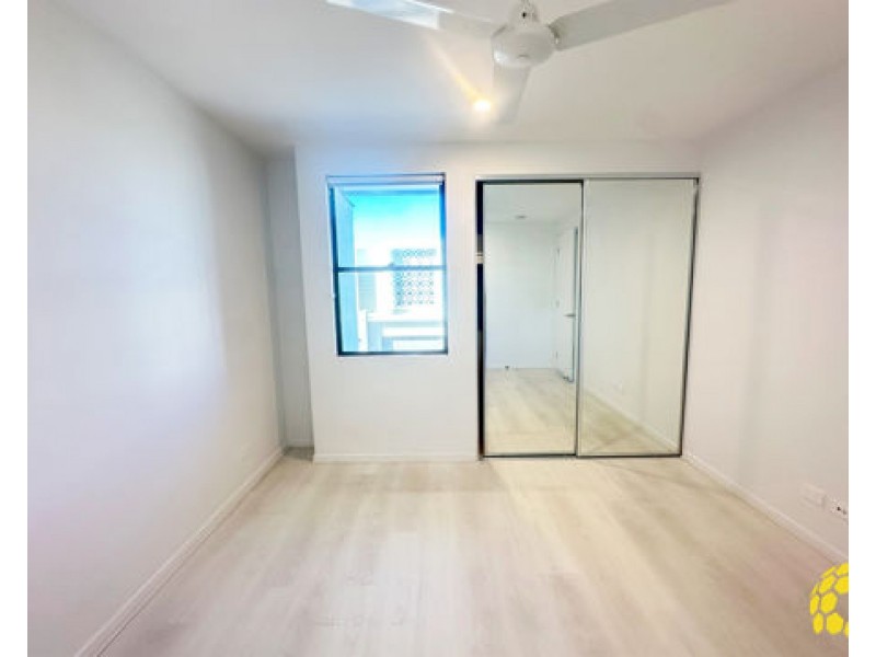 18/37 Sickle Avenue, Hope Island QLD 4212