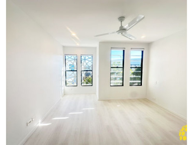 18/37 Sickle Avenue, Hope Island QLD 4212