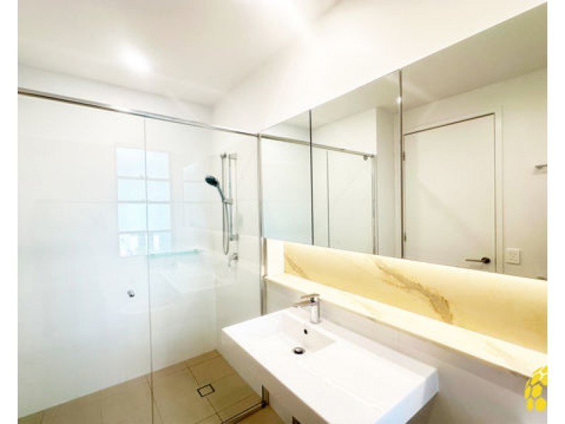 18/37 Sickle Avenue, Hope Island QLD 4212