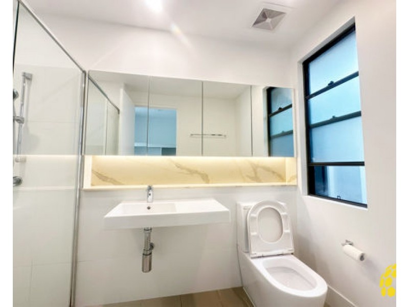 18/37 Sickle Avenue, Hope Island QLD 4212