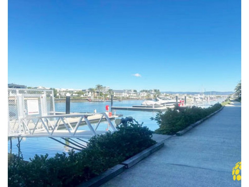 18/37 Sickle Avenue, Hope Island QLD 4212