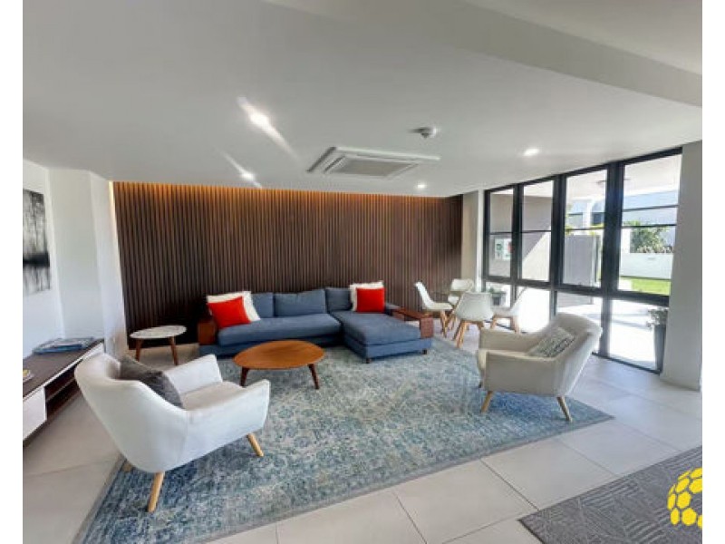 18/37 Sickle Avenue, Hope Island QLD 4212