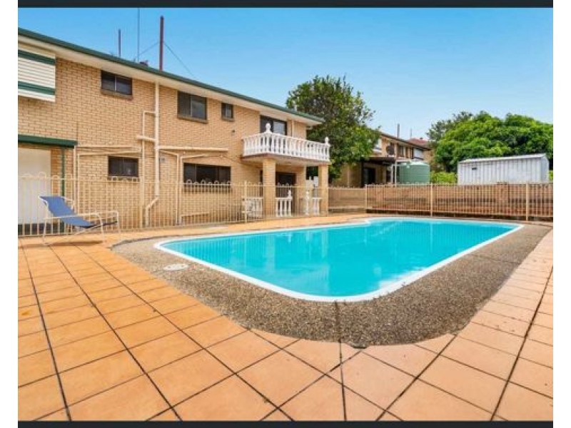 3 Carnoustie St, Macgregor QLD 4109
