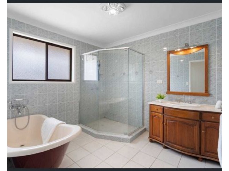 3 Carnoustie St, Macgregor QLD 4109