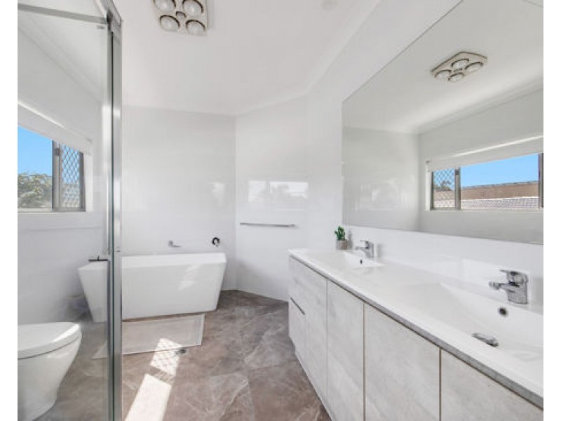 42 Blair Athol Crescent, Sorrento QLD 4217