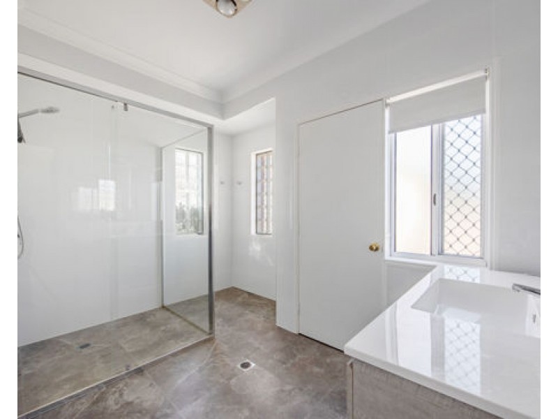42 Blair Athol Crescent, Sorrento QLD 4217