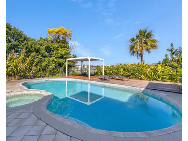 42 Blair Athol Crescent, Sorrento QLD 4217