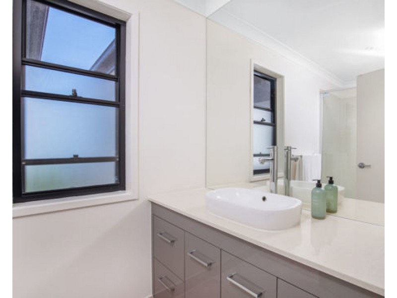 2/2 Bourton Road, Merrimac QLD 4226