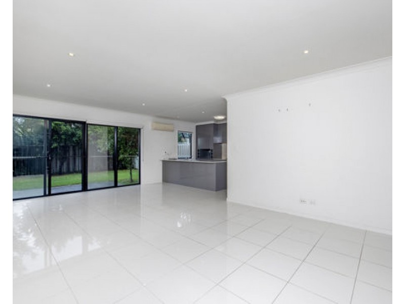 2/2 Bourton Road, Merrimac QLD 4226