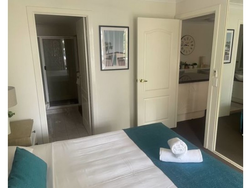 303/8 Philip Avenue, Broadbeach QLD 4218