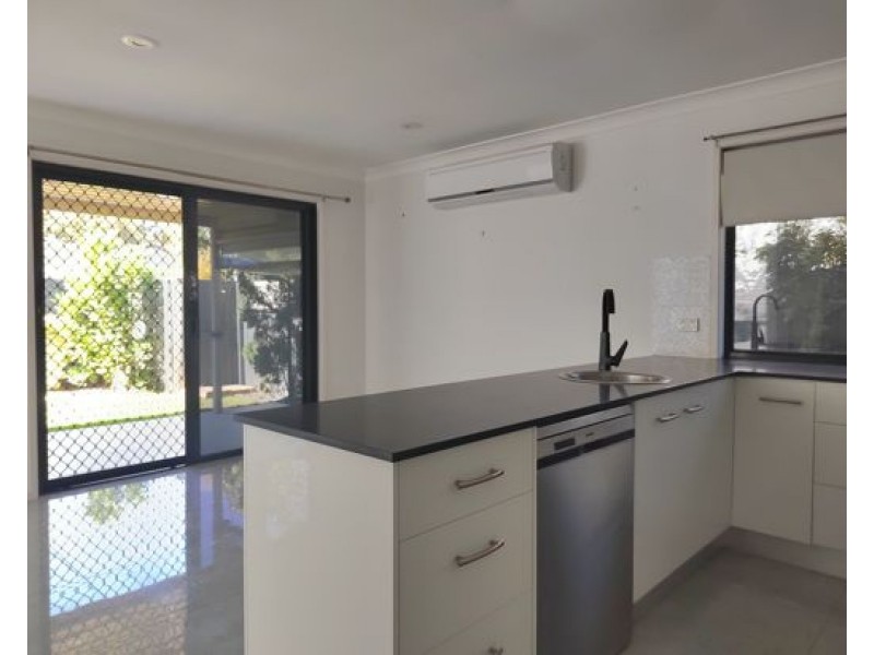 14 Blackwattle Circuit, Arundel QLD 4214