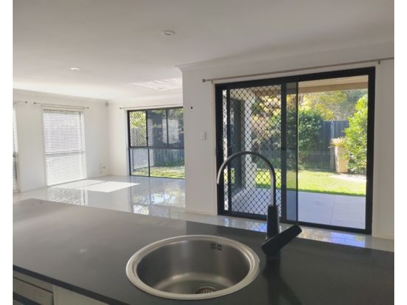14 Blackwattle Circuit, Arundel QLD 4214