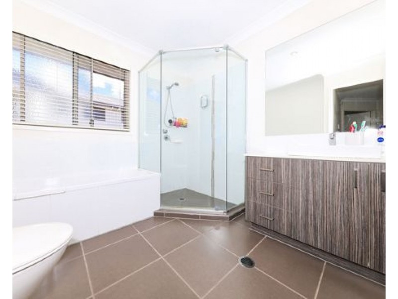 40 20 Kianawah Road South, Manly West QLD 4179