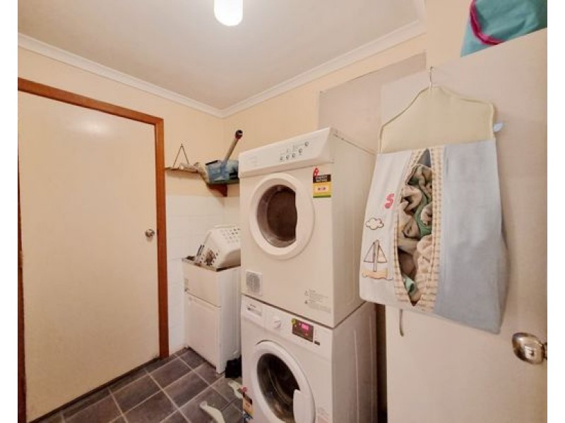 1 Hinchinbrook Ave, Bethania QLD 4205