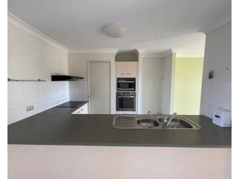 12 74 Plaza Street, Wynnum West QLD 4178