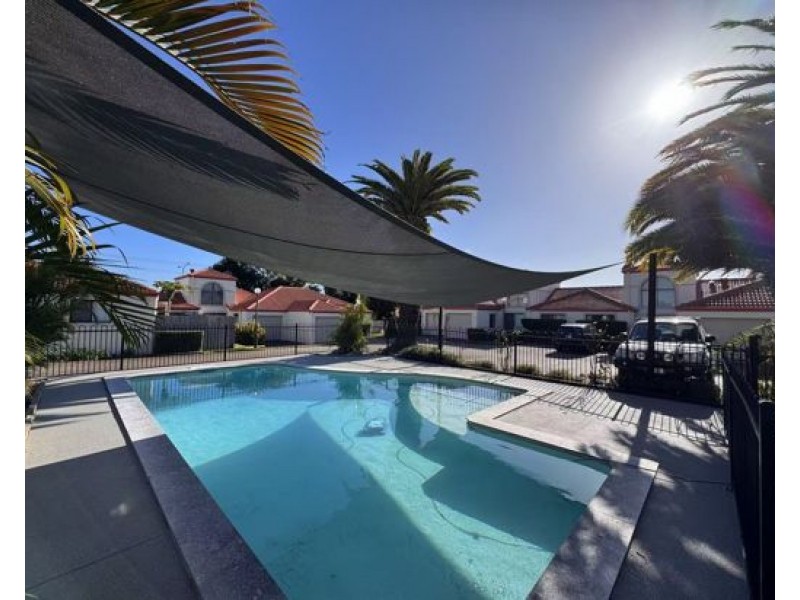 12 74 Plaza Street, Wynnum West QLD 4178