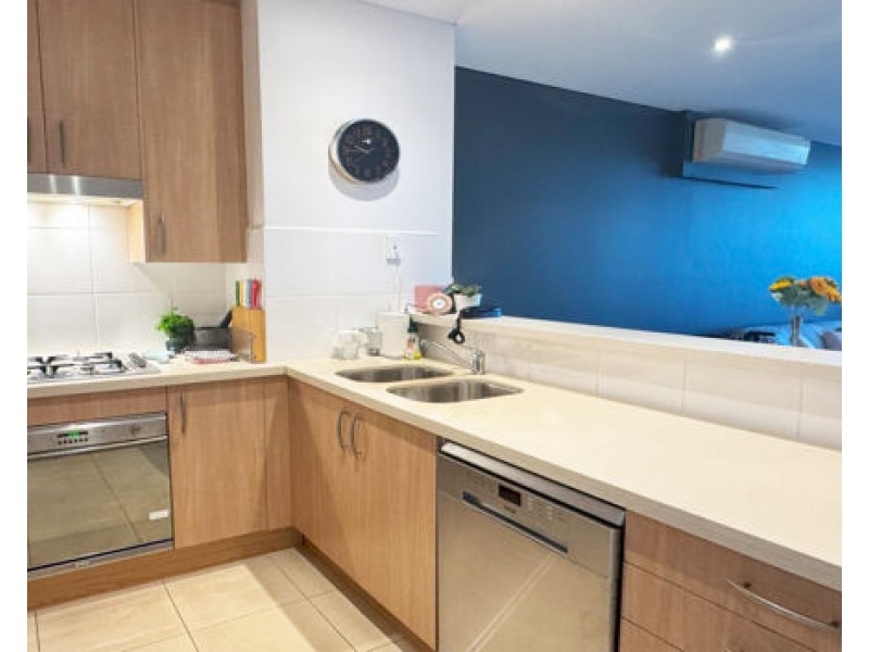 202/3 Como Crescent, Southport QLD 4215