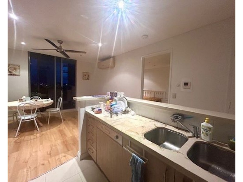 5 3 Como Crescent ,Southport, Southport QLD 4215