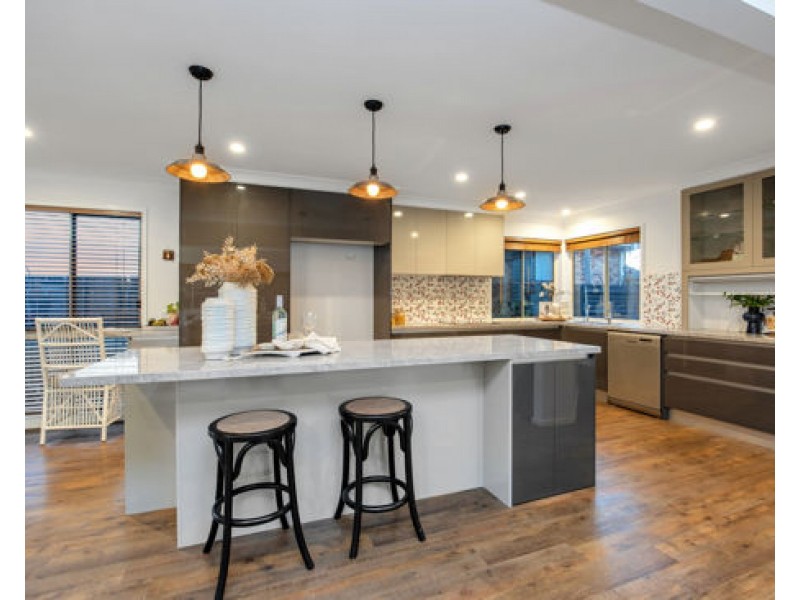 27 Grandview Place, Carindale QLD 4152