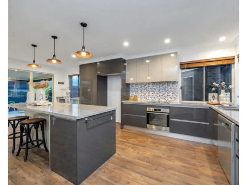 27 Grandview Place, Carindale QLD 4152