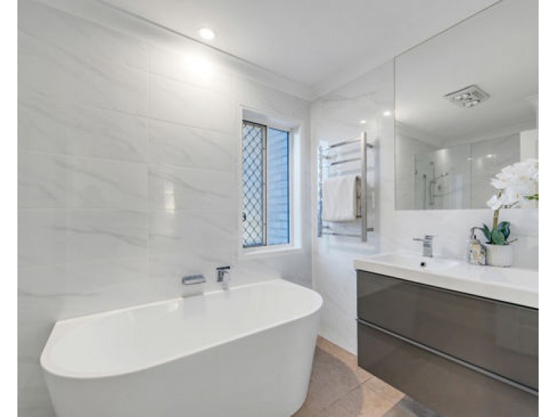 27 Grandview Place, Carindale QLD 4152