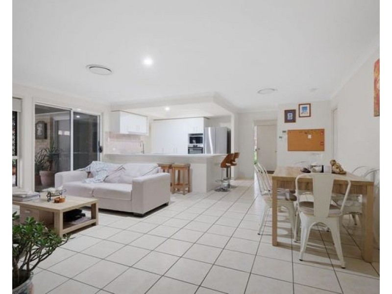 5 Benarkin Street, Forest Lake QLD 4078