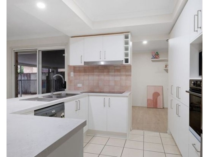 5 Benarkin Street, Forest Lake QLD 4078