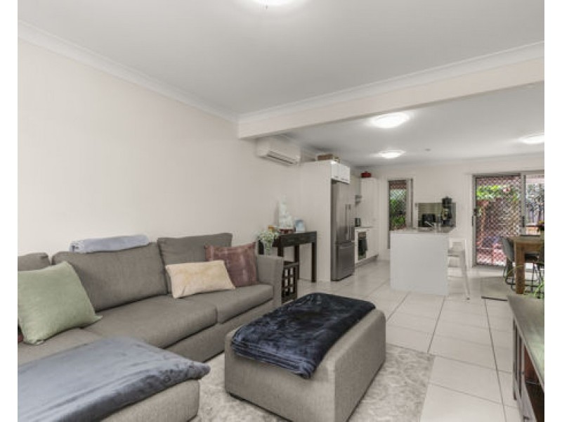 27/1 Gumview Street, Albany Creek QLD 4035