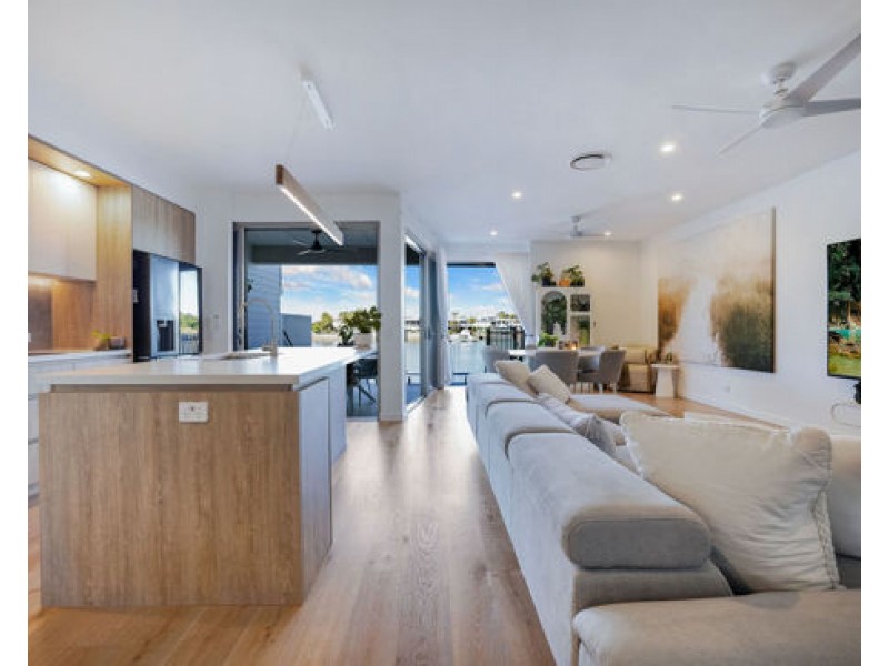 6/191 QUAY CIRCUIT, Newport QLD 4020
