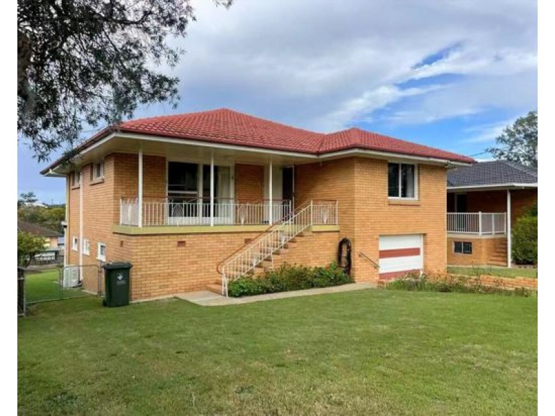 80 Long Street, Camp Hill QLD 4152